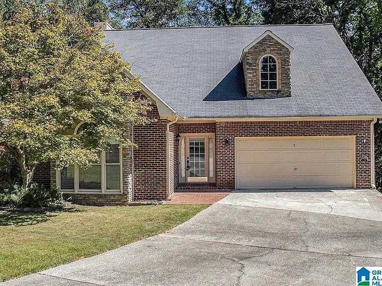 2512 Christie Cir — Photo 1