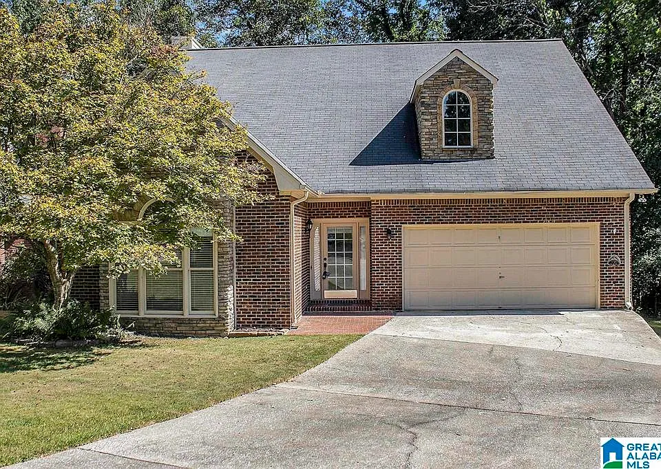 2512 Christie Cir