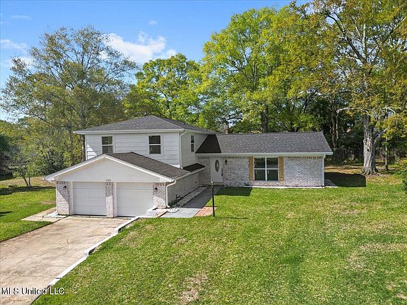 3rd image of 15314 Oakwood Ct