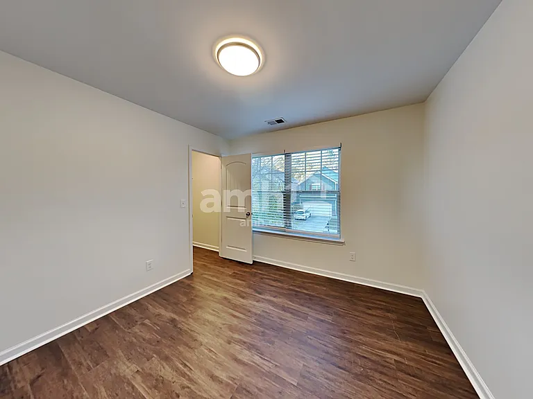 977 Grenier Ter — Photo 17