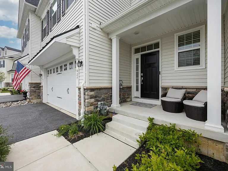 427 Lee Pl — Photo 3