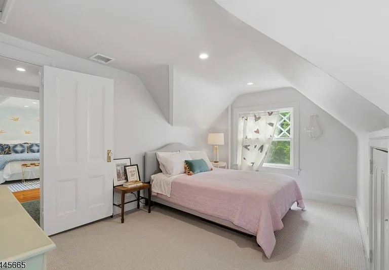 40 Oakwood Ave — Photo 26