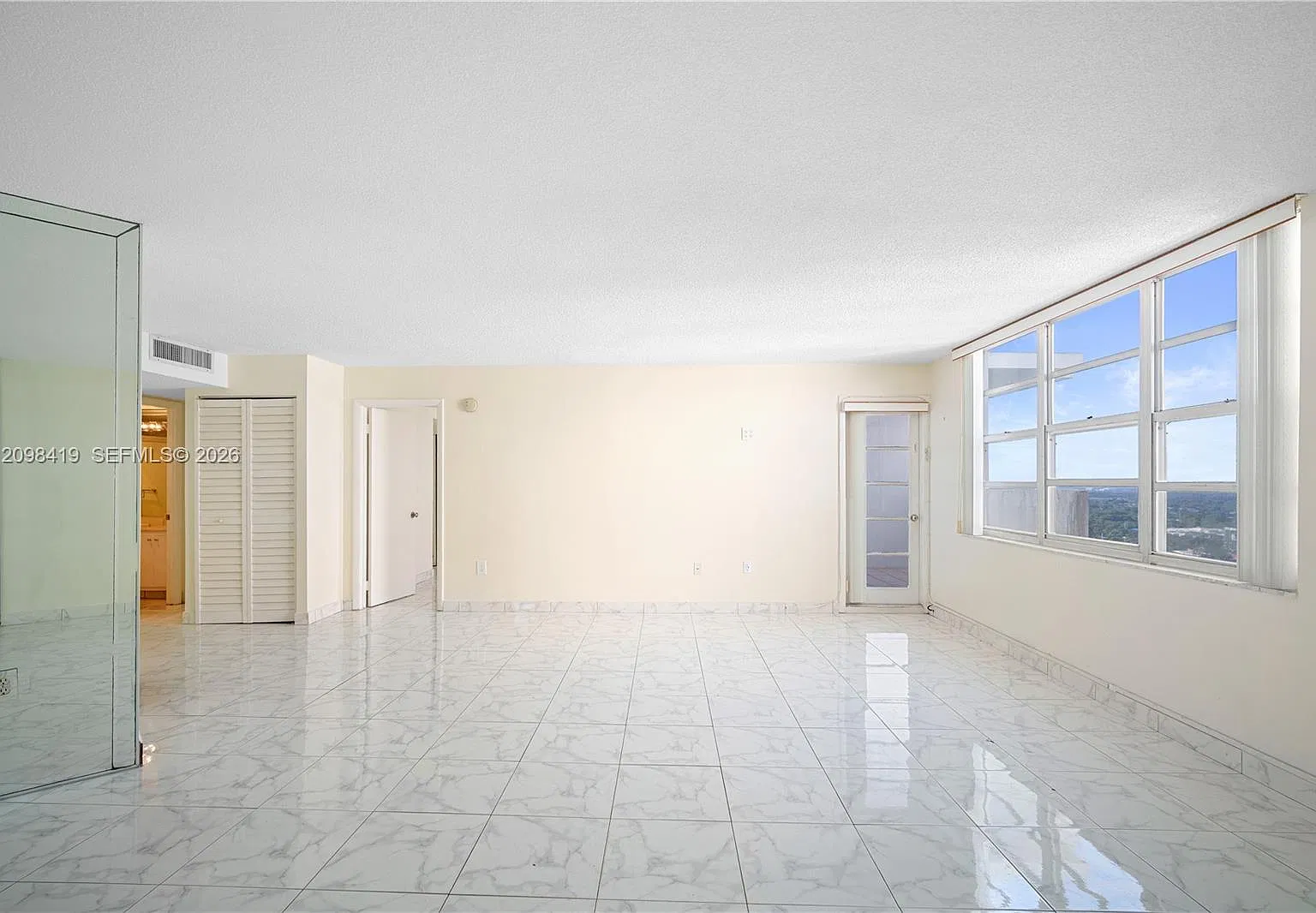 Commodore Plaza Condo — Photo 1
