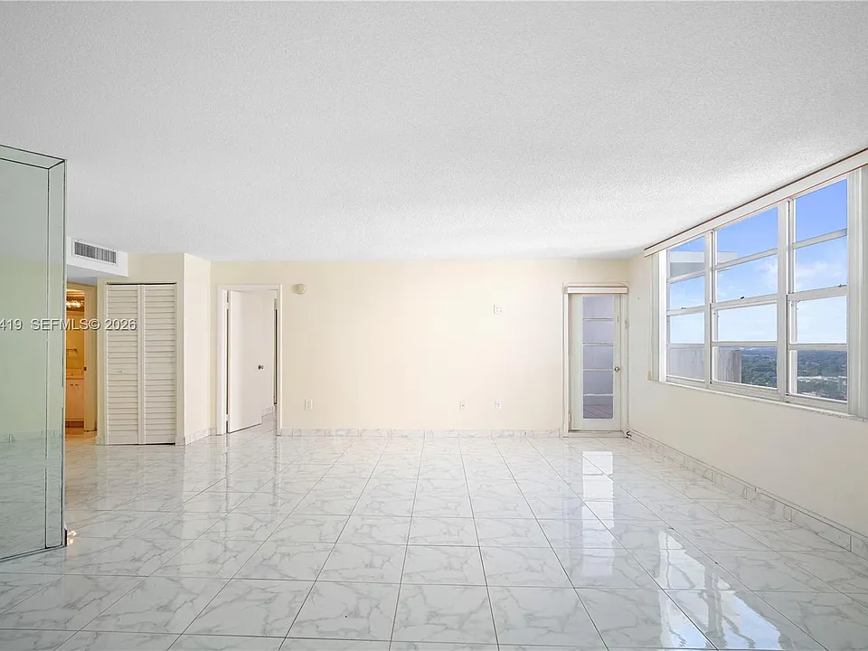 2750 NE 183rd St #Penthouse 06