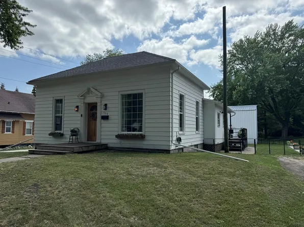 520 8th St, Rockwell City, IA 50579