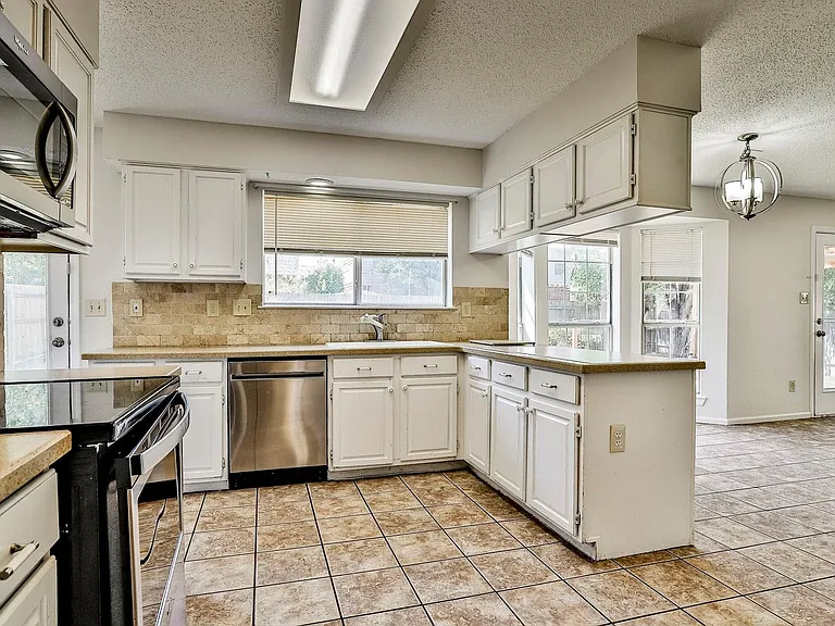 5504 Big Bend Dr — Photo 8