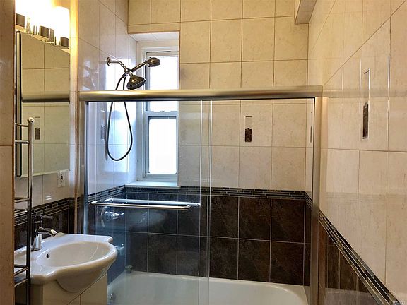 3rd image of 14307 Sanford Ave APT 6H