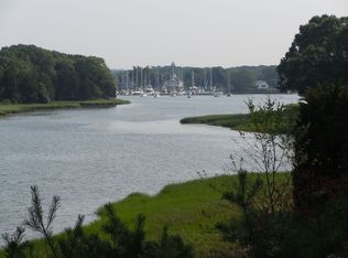 214 Wickford Point Rd, North Kingstown, RI 02852