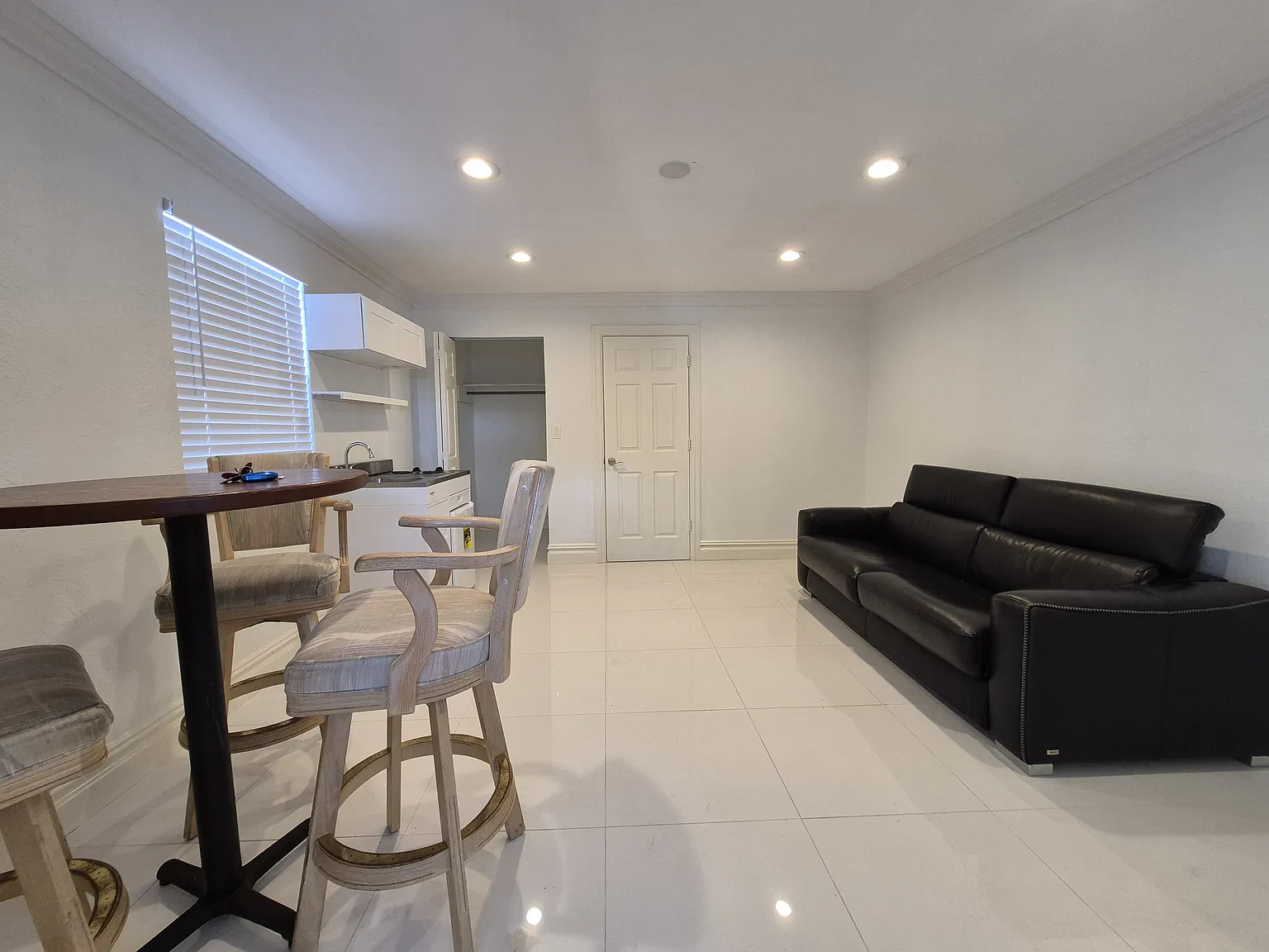 1 bed, 400 sqft, $1,350 — Photo 1
