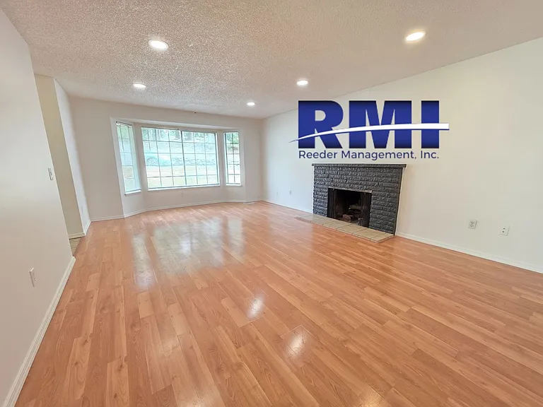 1450 SE Bethel Valley Ln — Photo 2