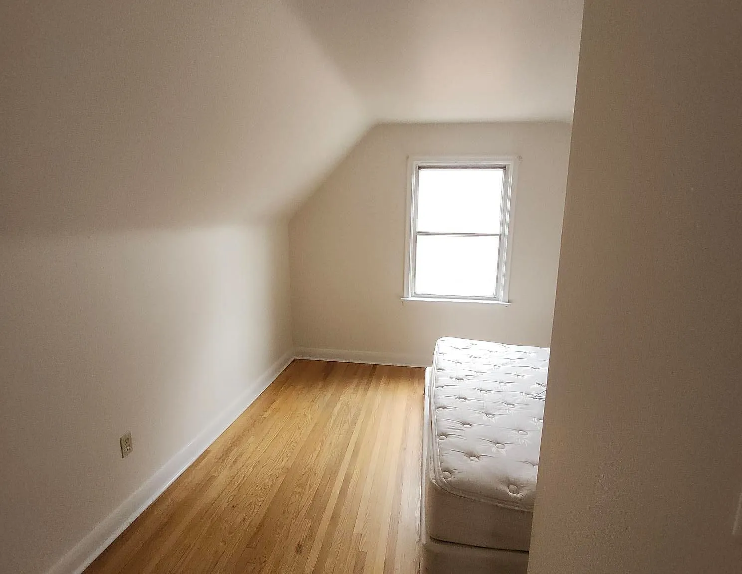 6 bed, $4,000 — Photo 2