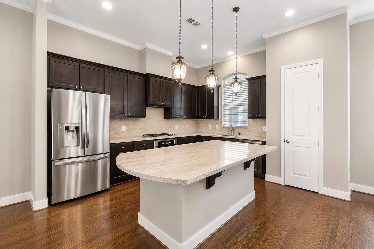 3 bed, 3.5 bath, 2211 sqft, $3,100 — Photo 4