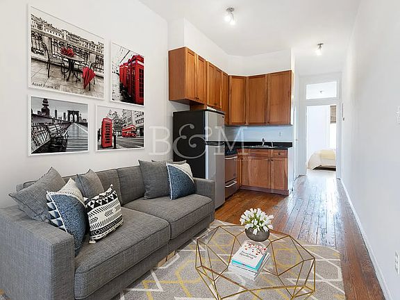 4th image of 327 Manhattan Ave APT 2R