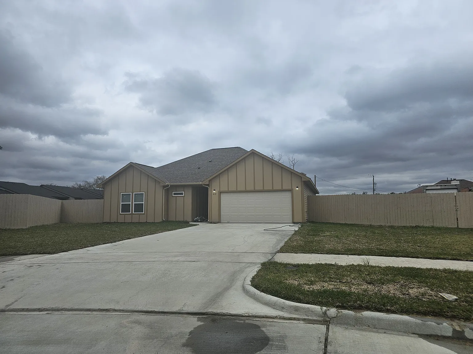 3 bed, 1869 sqft, $2,150 — Photo 1