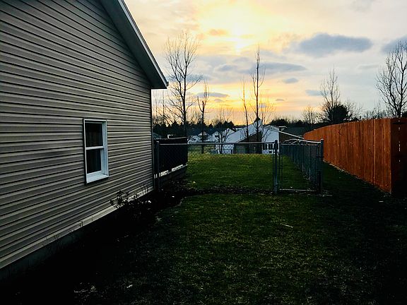 2nd image of 125 Autumn Haze Ln