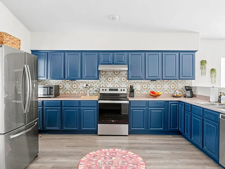1025 E Portland St — Photo 3