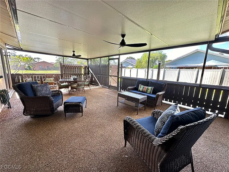 15427 Crystal Lake Dr — Photo 4