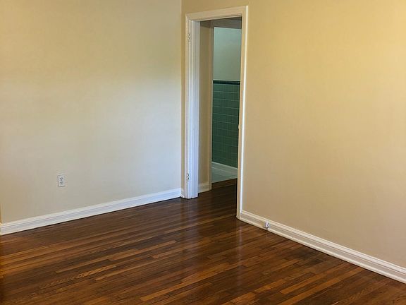 3rd image of 1009 Pine St