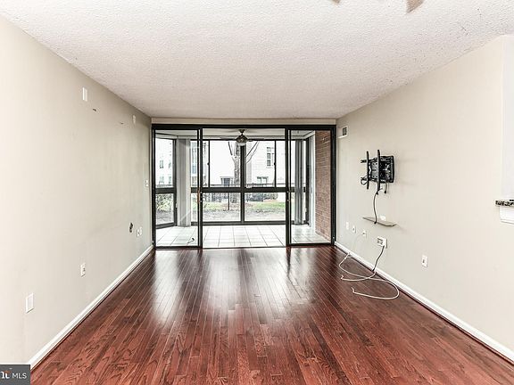 3rd image of 1001 N Randolph St APT 115