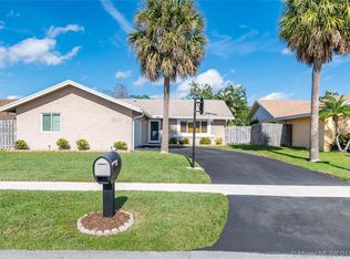 7523 SW 6th St, North Lauderdale, FL 33068