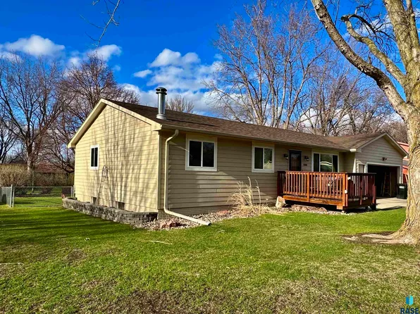 1500 E Custer Pkwy, Brandon, SD 57005