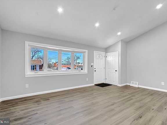 4th image of 1068 Lake Shore Dr