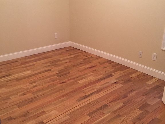 4th image of 118 9th Ave W #1