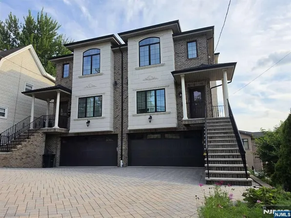 304 E Palisades Boulevard, Palisades Park, NJ 07650