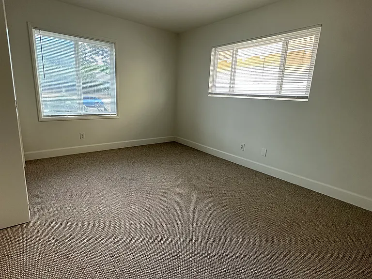 20428 Roslin Ave — Photo 22