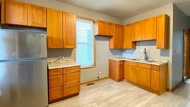 6833 S Green St #1 — Photo 6