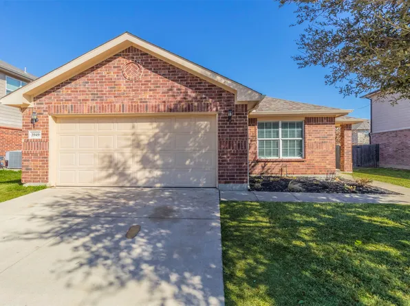 3949 Polar Brook Dr, Fort Worth, TX 76244