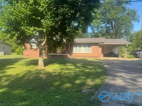 2202 Roseberry Dr, Scottsboro, AL 35769