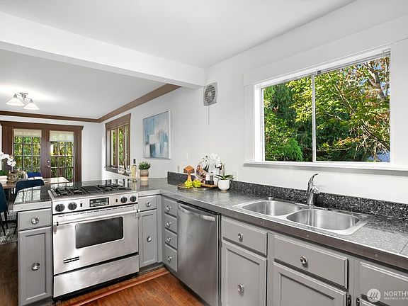 5th image of 5037 Bowen Place S