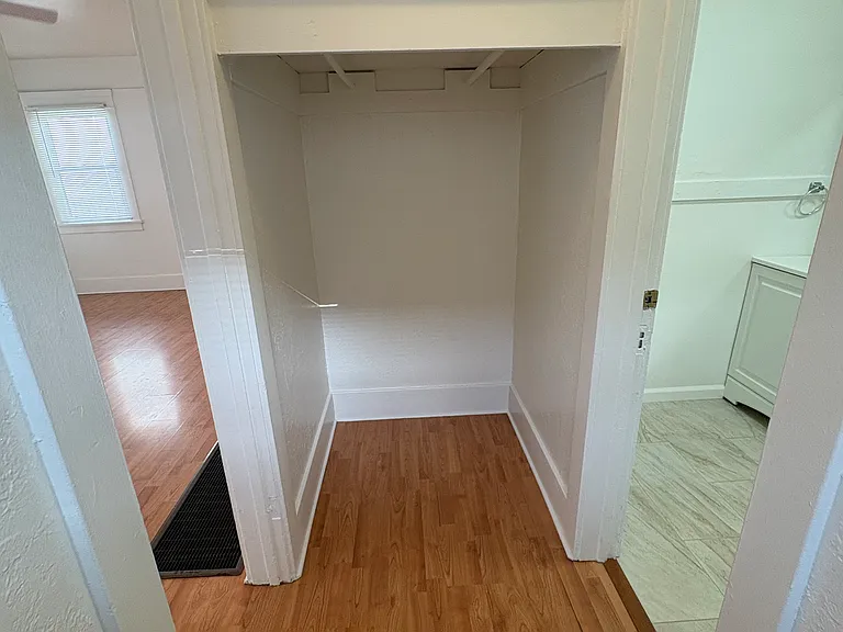 930 E 3rd St #11 — Photo 5