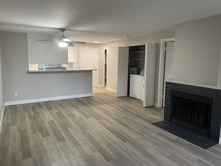 Redmond Park Apts — Photo 8