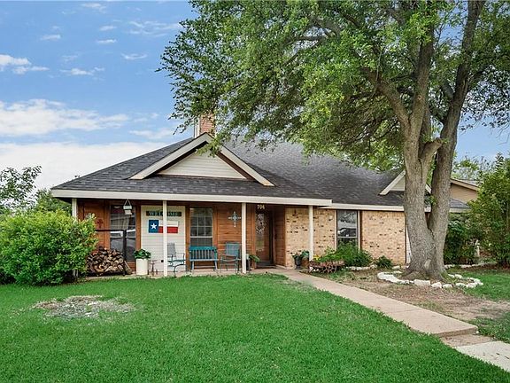 3rd image of 704 Wedgegate Dr
