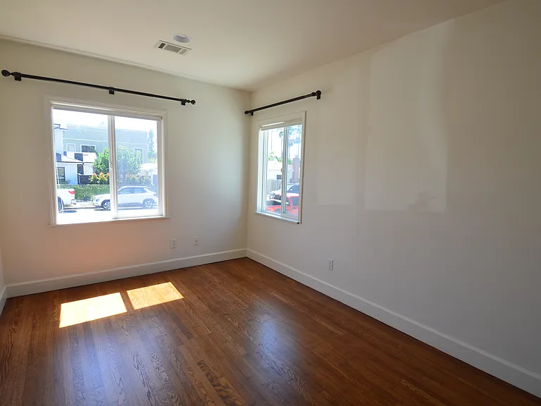 7033 Draper Ave — Photo 7