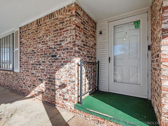 2nd image of 1518 May Ln