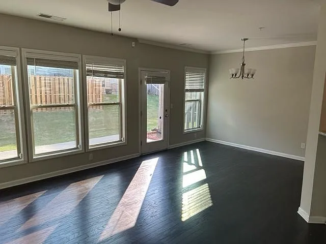 1235 Foxcroft Ln — Photo 10