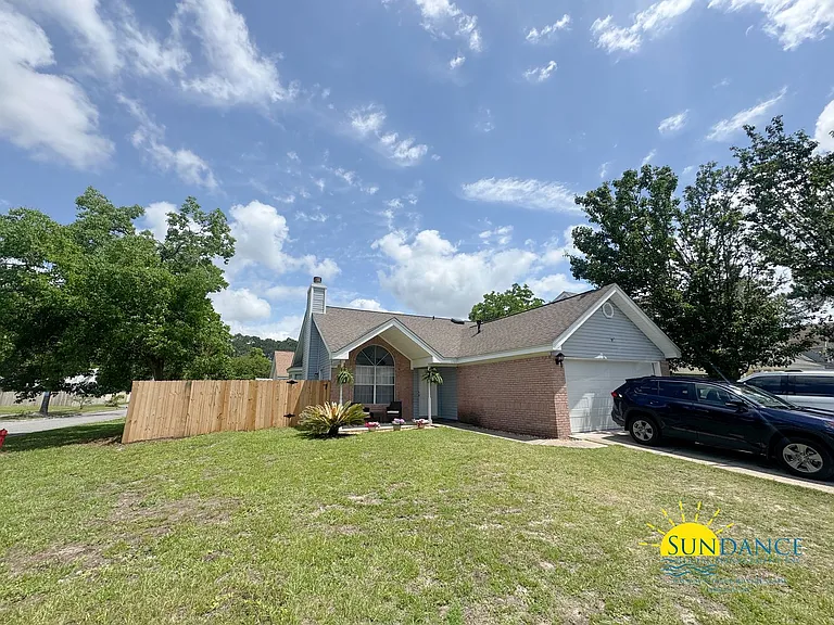 1701 Colonial Ct — Photo 18