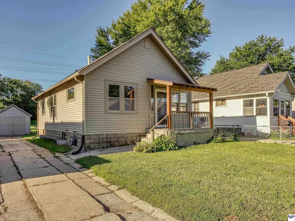 2731 Saratoga St, Omaha, NE 68111