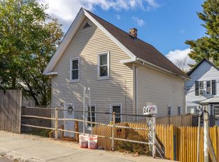 24 Illinois St, Worcester, MA 01610