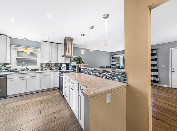 4th image of 1404 W Catalpa Ln