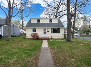218 Forest Rd, Fanwood, NJ 07023