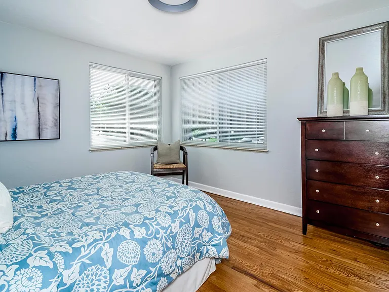 1284 S Harrison St — Photo 15