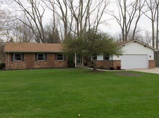 6916 S Ridgewood Dr, Lambertville, MI 48144