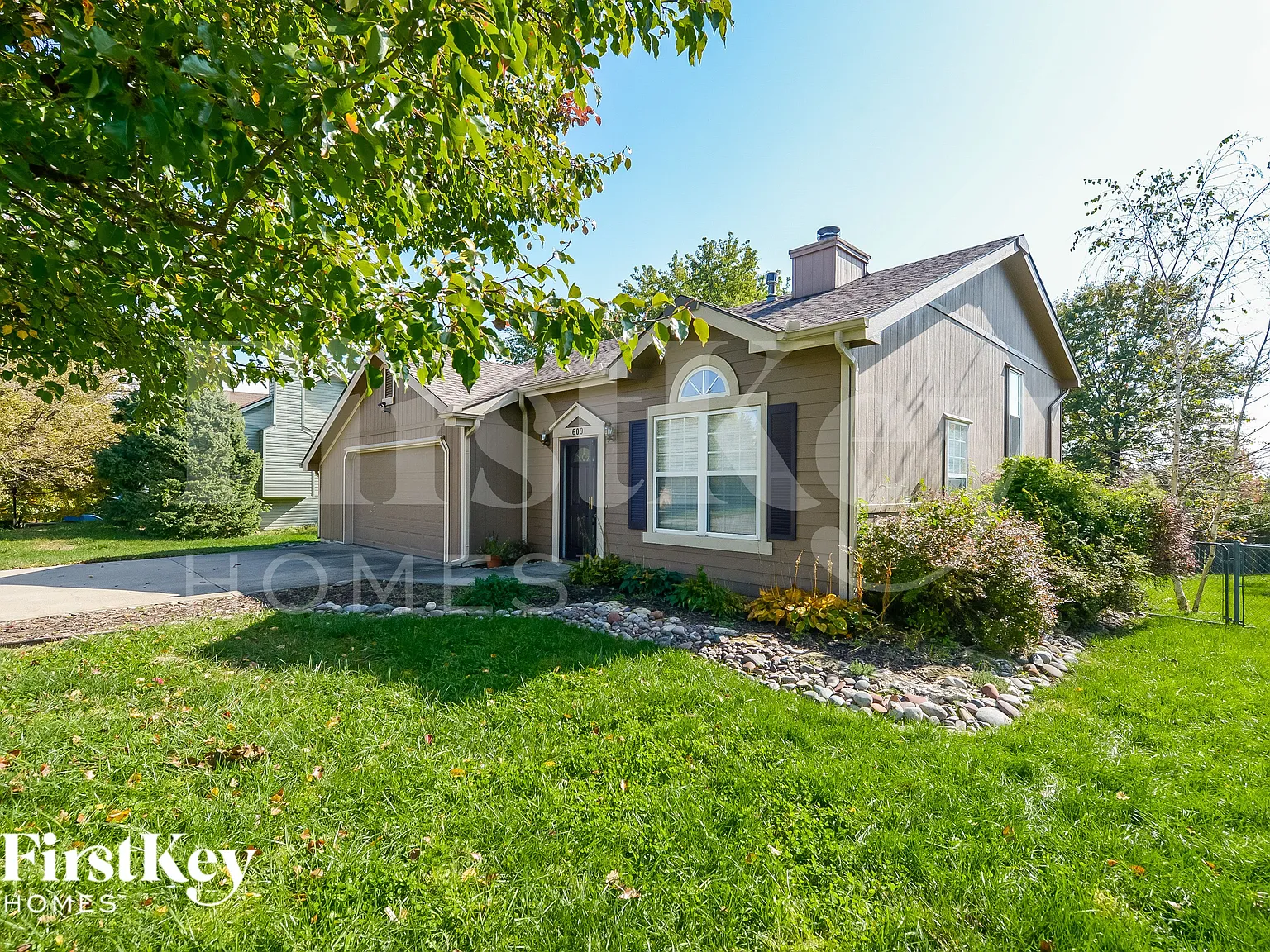 3 bed, 2.0 bath, 1968 sqft, $1,865 — Photo 2