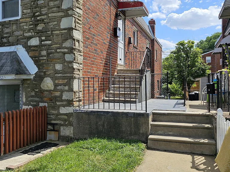 1612 Benson St #2 — Photo 2