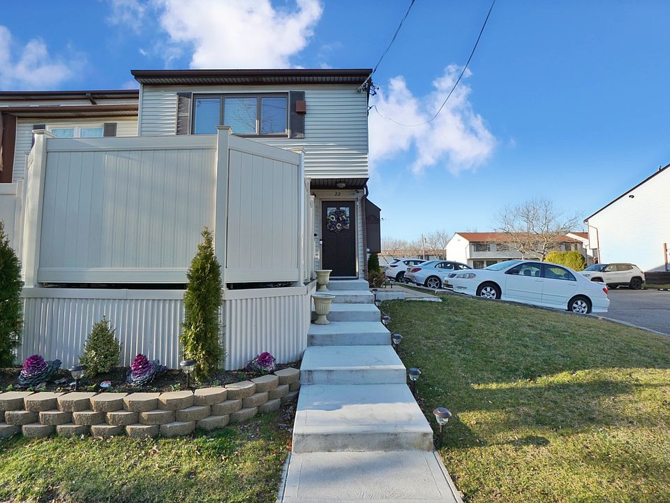 1st image of 22 Bunnell Ct