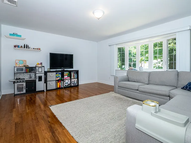 18 Carlyle Pl — Photo 5
